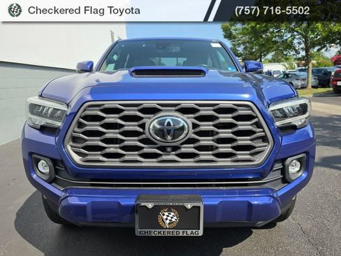 Used 2022 Toyota Tacoma TRD Sport w/ TRD Premium Sport Package AWD/4WD image 8