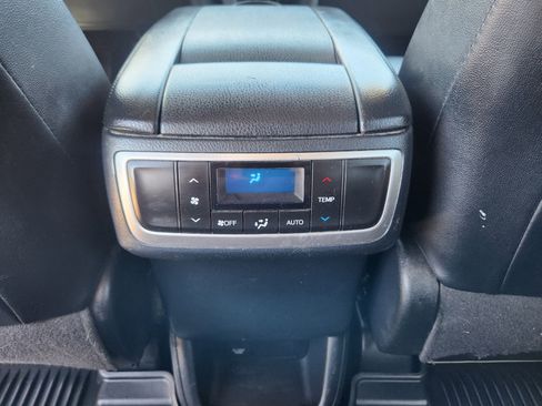 Used 2018 Toyota Highlander XLE w/ Carpet Mat Package (TMS) AWD/4WD image 23