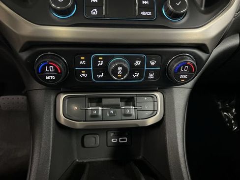 Certified 2022 GMC Acadia Denali w/ Denali Ultimate Package AWD/4WD image 18