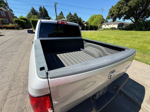 Used 2018 RAM 1500 ST AWD/4WD image 8