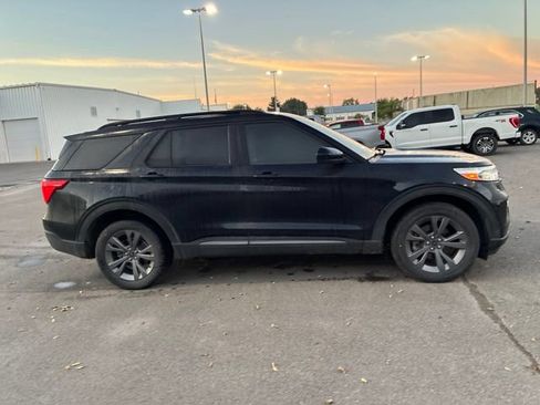 Used 2022 Ford Explorer XLT w/ Equipment Group 202A AWD/4WD image 7