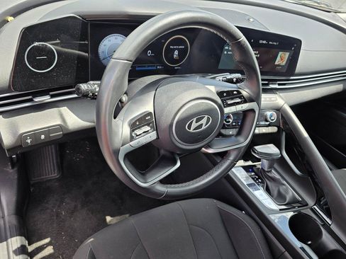 Used 2025 Hyundai Elantra SEL FWD image 11