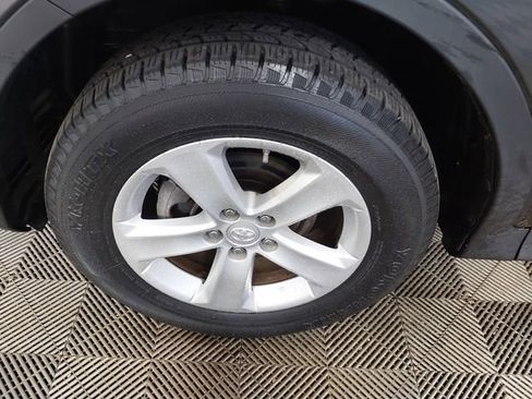 Used 2013 Toyota RAV4 XLE AWD/4WD image 9