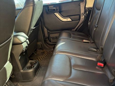 Used 2016 Jeep Wrangler Unlimited Rubicon w/ Connectivity Group image 10