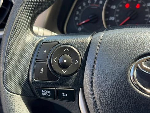 Used 2015 Toyota RAV4 XLE FWD image 39