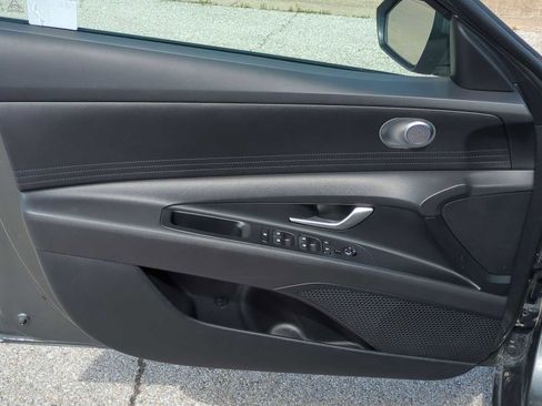 Used 2024 Hyundai Elantra SEL FWD image 21