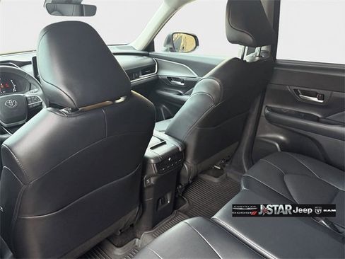 Used 2024 Toyota Grand Highlander XLE image 16