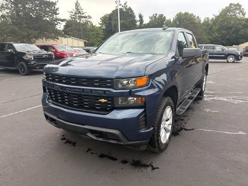 Used 2020 Chevrolet Silverado 1500 Custom w/ Custom Value Package AWD/4WD image 2