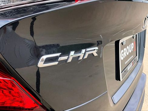 Used 2021 Toyota C-HR LE FWD image 28