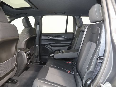 Used 2025 Jeep Grand Cherokee Laredo X w/ Luxury Tech Group I image 52