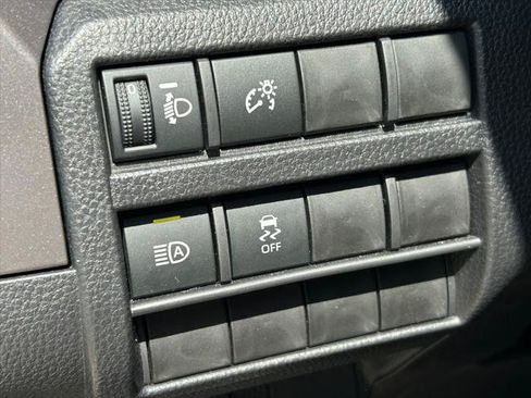 Certified 2025 Toyota Tacoma SR5 AWD/4WD image 24