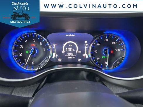 Used 2024 Chrysler Pacifica Touring-L image 18