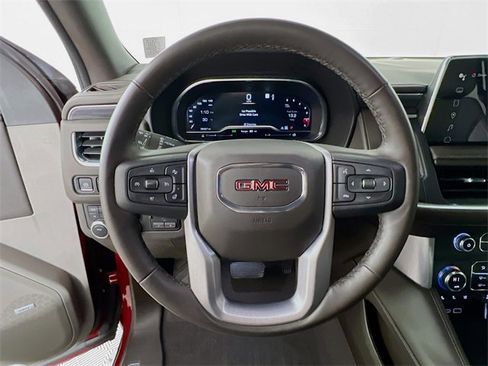 Used 2023 GMC Yukon SLT w/ SLT Luxury Package image 12