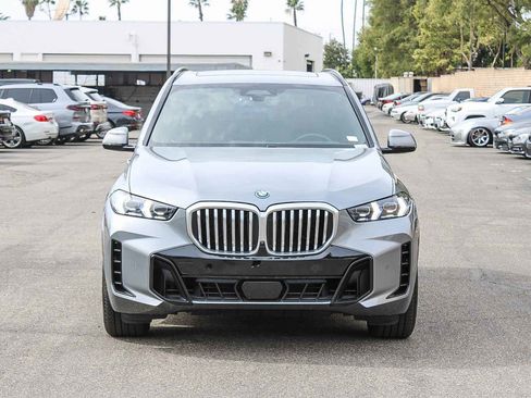 Used 2024 BMW X5 xDrive50e image 2
