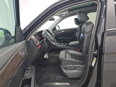 Used 2024 Volkswagen Atlas SEL AWD/4WD image 7