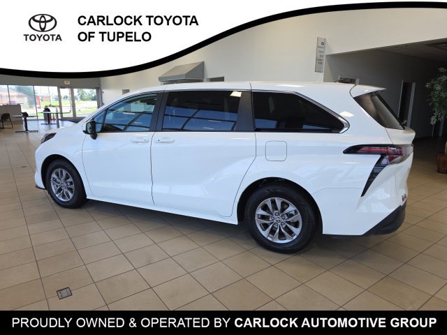 Used 2026 Toyota Sienna LE FWD image 12