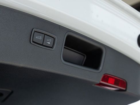 Used 2025 Porsche Macan Turbo image 30