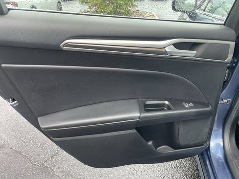 Used 2018 Ford Fusion SE w/ Fusion SE Technology Package FWD image 22