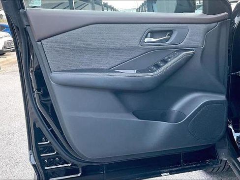 Certified 2023 Nissan Rogue SV image 21