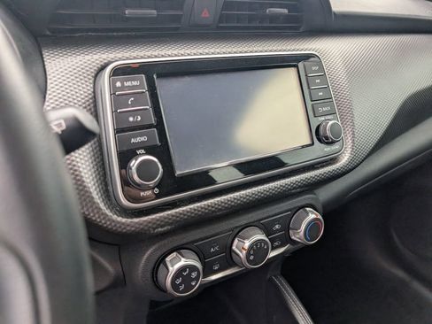 Used 2019 Nissan Kicks S image 15