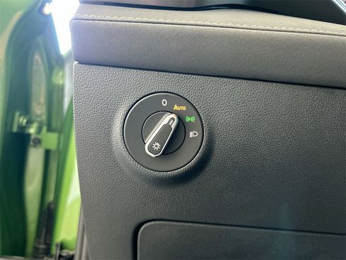 New 2026 Volkswagen Taos SE image 16