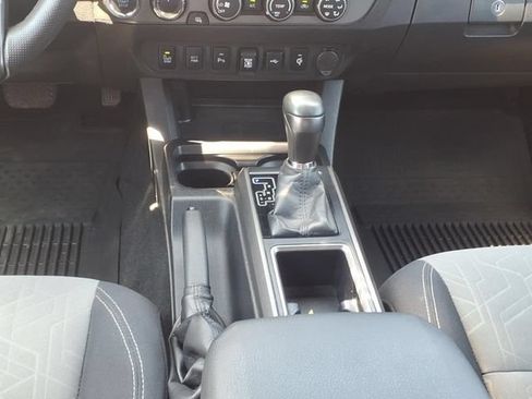 Used 2020 Toyota Tacoma TRD Sport w/ Technology Package AWD/4WD image 16