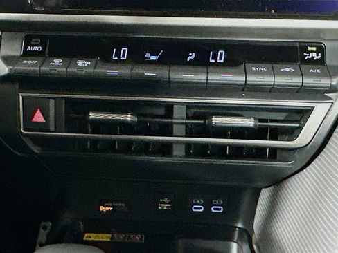 Used 2026 Toyota Camry SE w/ Convenience Package FWD image 16