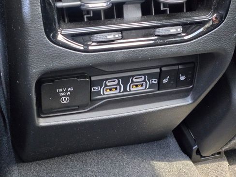 Certified 2024 Jeep Grand Cherokee Overland w/ Luxury Tech Group IV image 17