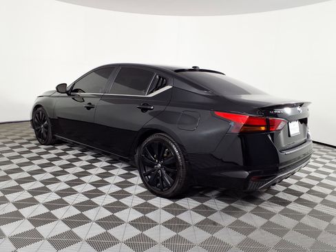 Used 2022 Nissan Altima 2.5 SR w/ Midnight Edition Package FWD image 6