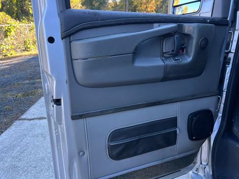 Used 2014 GMC Savana 1500 RWD image 11