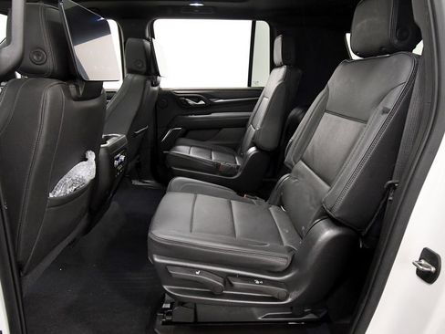 Used 2021 GMC Yukon XL Denali w/ Denali Premium Package AWD/4WD image 15