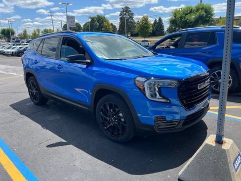 Used 2024 GMC Terrain SLE w/ Driver Convenience Package AWD/4WD image 1