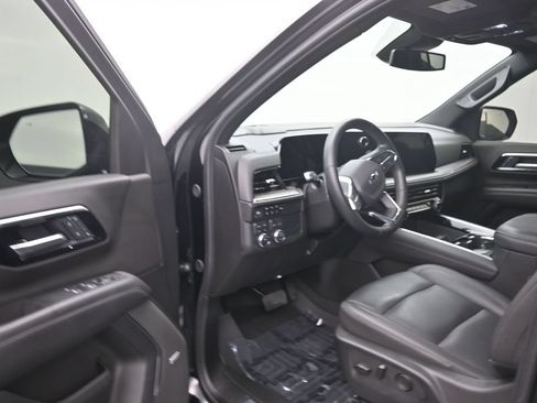 Used 2025 Chevrolet Suburban Z71 w/ Comfort Package AWD/4WD image 10
