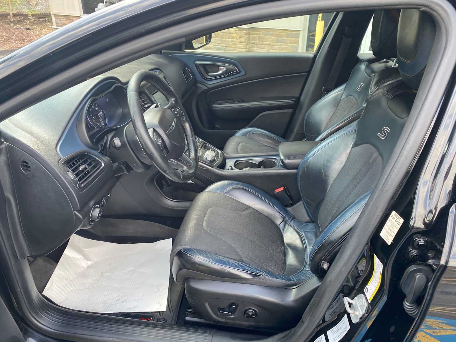 Used 2015 Chrysler 200 S FWD image 9