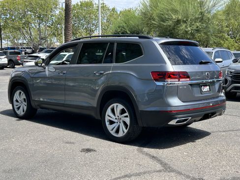 Used 2023 Volkswagen Atlas SE w/ Panoramic Sunroof Package FWD image 3