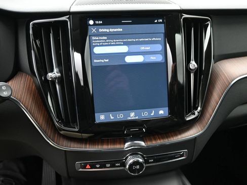 Used 2024 Volvo XC60 B5 Plus image 13