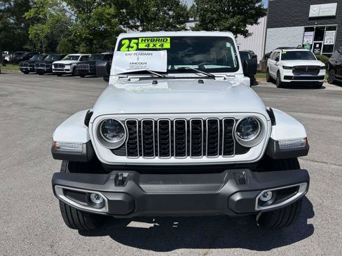 Used 2025 Jeep Wrangler Unlimited Sahara AWD/4WD image 12