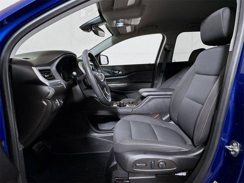 Used 2023 GMC Acadia SLE w/ Driver Convenience Package image 18