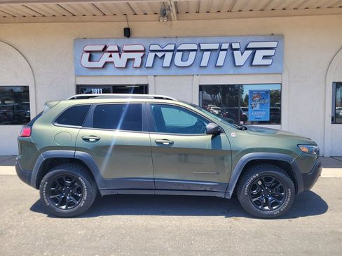 Used 2021 Jeep Cherokee Trailhawk w/ Trailer Tow Group AWD/4WD image 2