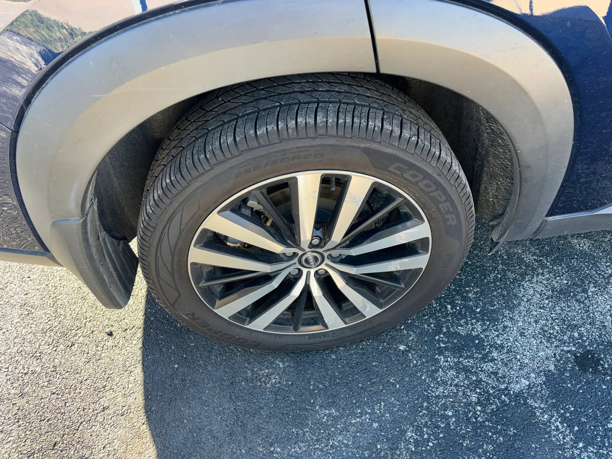 Used 2024 Nissan Pathfinder Platinum w/ Cargo Package FWD image 11