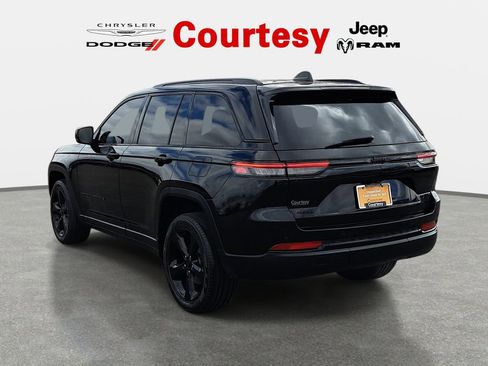 Certified 2023 Jeep Grand Cherokee Altitude image 7