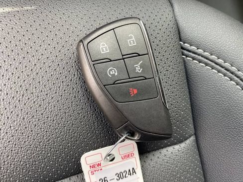 Used 2025 Chevrolet Traverse LT w/ Sun and Wheel Package AWD/4WD image 26