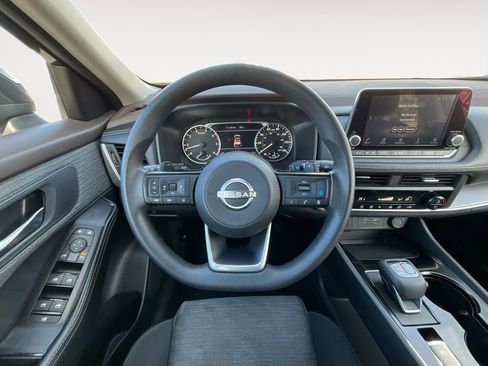 Used 2023 Nissan Rogue SV image 12