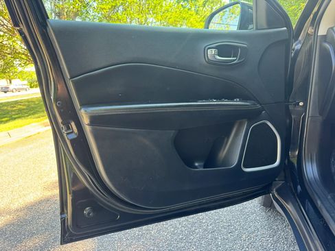 Used 2020 Jeep Compass Limited image 11