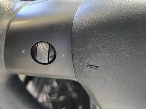 Used 2022 Tesla Model Y Long Range AWD/4WD image 15