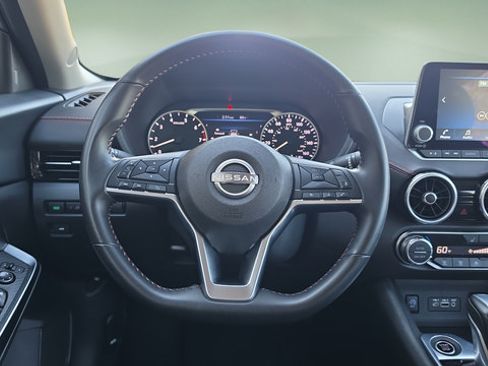 Used 2025 Nissan Sentra SR FWD image 9
