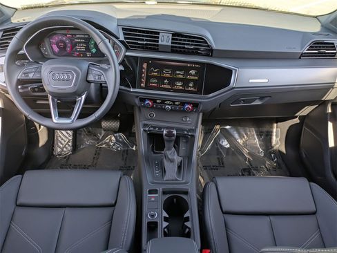 New 2025 Audi Q3 2.0T Premium image 5