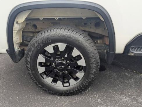 Used 2020 Chevrolet Silverado 2500 Custom w/ Custom Value Package image 12