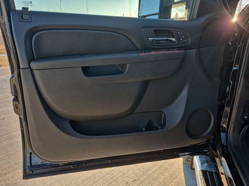 Used 2011 Chevrolet Silverado 2500 LTZ w/ LTZ Plus Package image 10