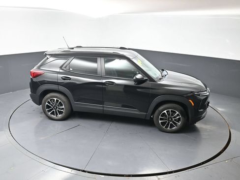 Used 2025 Chevrolet TrailBlazer LT AWD/4WD image 44